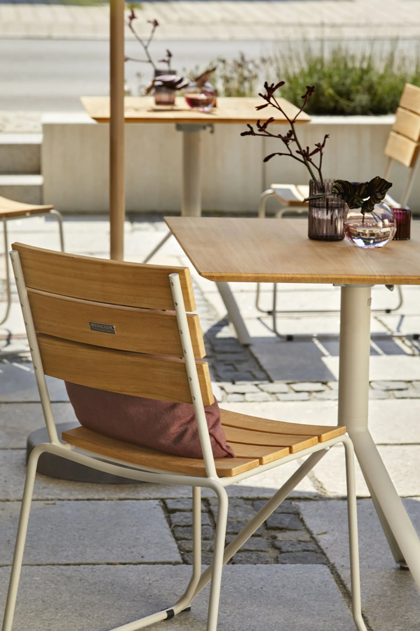 Weishäupl Outdoor Stuhl Balcony mit Teak Belattung Gestell Edelstahl geschliffen Belattung Teak